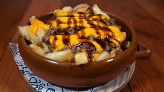 Patatas Cheddar Carne Y Salsa BBQ