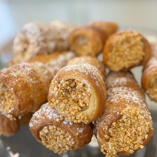 Трубочка з кремом та карамеллю