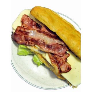 Bocata De Pechuga, Bacon Y Queso