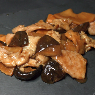 Cerdo con Bambú & Setas Chinas