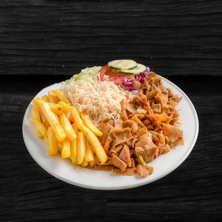 Ternera Con Arroz, Patatas Y Ensalada