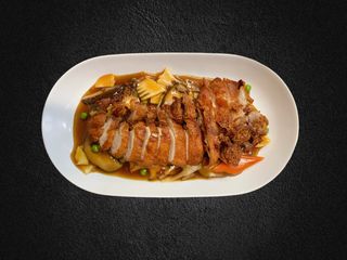 Hrskavo pržena patka s bambusom i gljivama