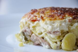 Картофен огретен с шунка и гъби (300г)