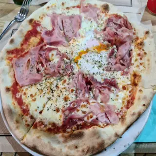 Pizza Bismarck, Mediana