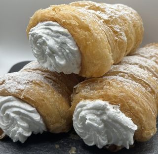 Трубочка з білковим кремом