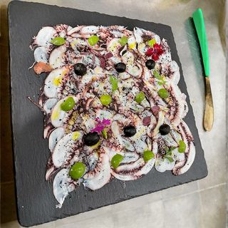 Carpaccio De Pulpo Con Regaliz Y Aceitunas Verdes Y Negras