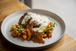 Медальоны в сырном соусе (200 гр.)