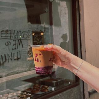 Red fruit iced latte 