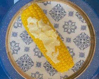 Mazorca con mantequilla y sal