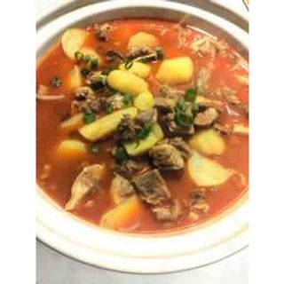 Vermiceli înăbușiți din piept de vită 菌香黄焖牛腩炖粉条