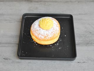 Bombolone con Crema Pasticceria