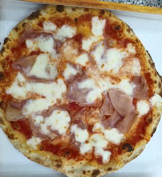 Pizza prosciutto