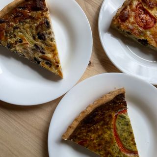 ПИРІГ З ЧЕРВОНОЮ РИБОЮ (шматок)