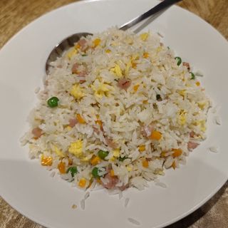 Arroz frito con tres delicias