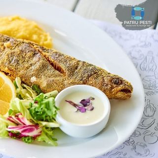 Biban de mare in crusta de malai, mamaliguta, mujdei