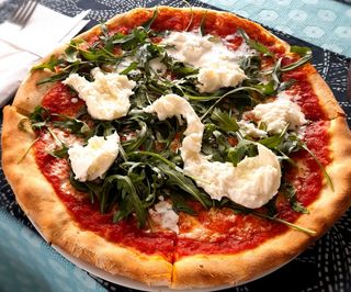 Pizza burrata y rúcula (33 Cm.)