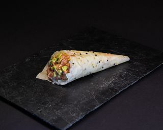 Temaki de salmón