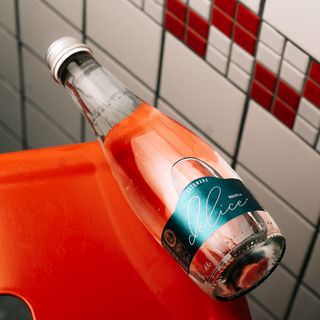 Woda gazowana w szkle