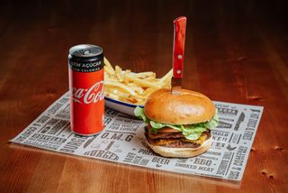 Classic Burger 200gr + Soft Drink (Menu)