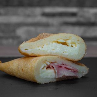 Empanada de Jamón y Queso