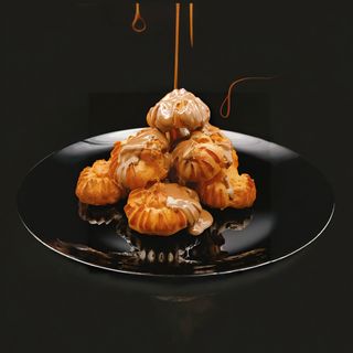 Pyramide Choux À La Crème