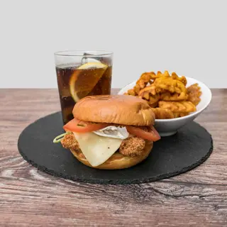 Burger De Pollo Krispie Con Patatas Y Refresco