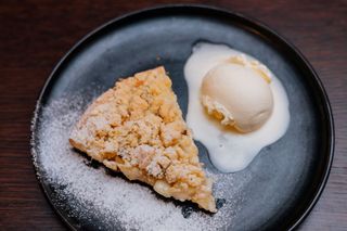 Tarta cu mere cu inghetata de vanilie