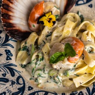 Tagliatelle cu scoici Saint Jacques