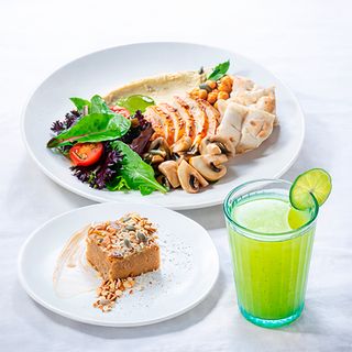 COMBO PLATE FRANGO HUMMUS*