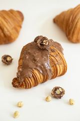 Croissant Ferrero Rocher
