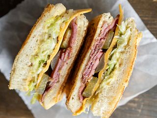 Кацу-сандо з пастрамі