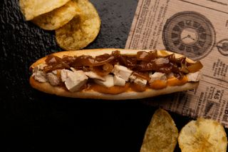 26 Montadito De Pollo Y Cebolla Caramelizada