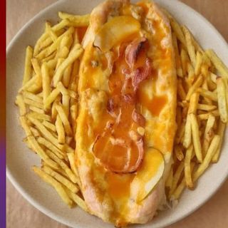 Cachorro Especial com Molho de Francesinha