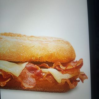 Montado De Bacon Con Tomate Y Queso