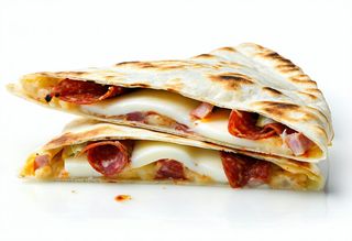 Piadina con salame piccante e mozzarella piccante