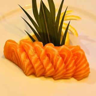 79. Sashimi salmone - 13 pezzi