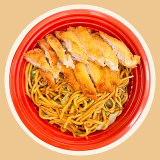 Spaghetti con pollo fritto