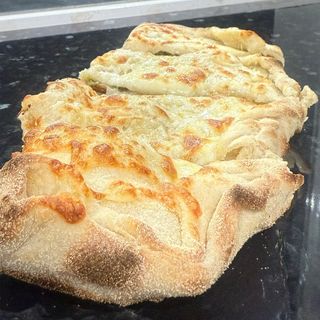 Calzone de ajo y queso (33 cm)