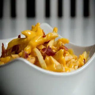 Patatas Fritas Con Cheddar Y Bacon (Ración)
