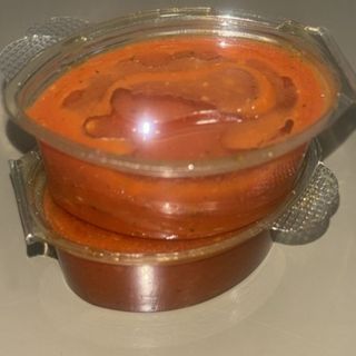 Trina pequeña de salsa picante