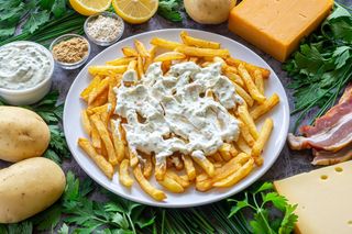 Patatas Fritas Con Salsa (Ración)