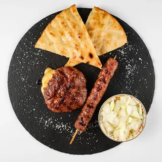 Šiš čevap i mala punjena pljeskavica