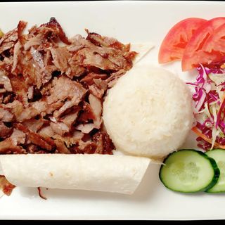 Донер на тарелке говяжий