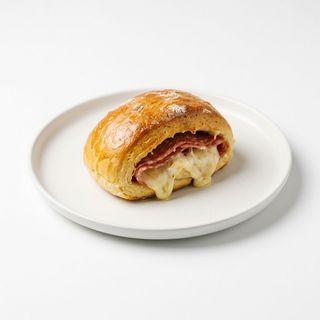 Rollò con salame dolce e mozzarella