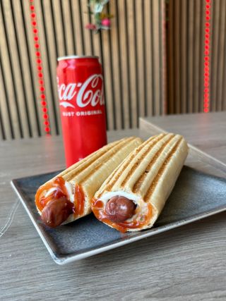 2 hot dog cu suc