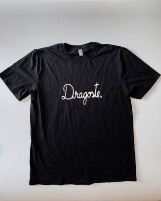 Tricou negru de bărbați scris cu Dragoste albă