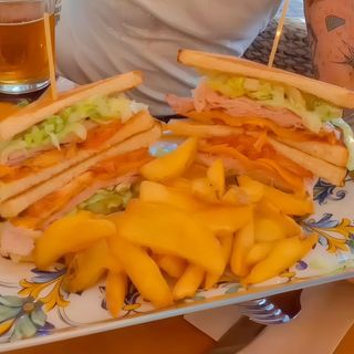 Club Sándwich De Aguacate Y Salmón