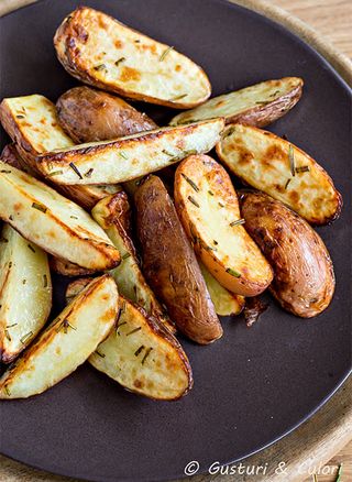 Cartofi copti cu rozmarin