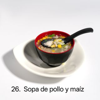 Sopa de pollo y maíz