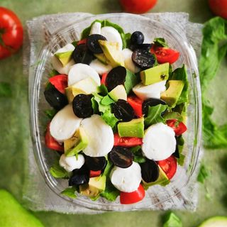 MOZZARELLA E AVOCADO